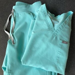Women's Aqua Figs Scrubs *rare*